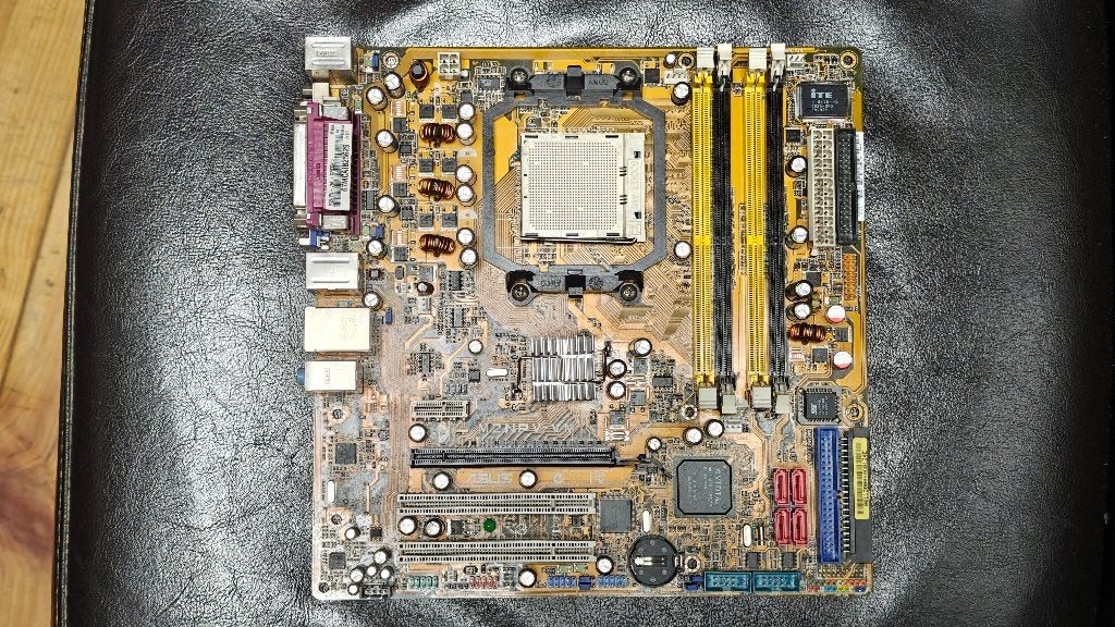[DEFECT] Asus M2NPV-VM met add-on kaart, Computers en Software, Moederborden, Gebruikt, Ophalen of Verzenden, Socket AM2, AMD