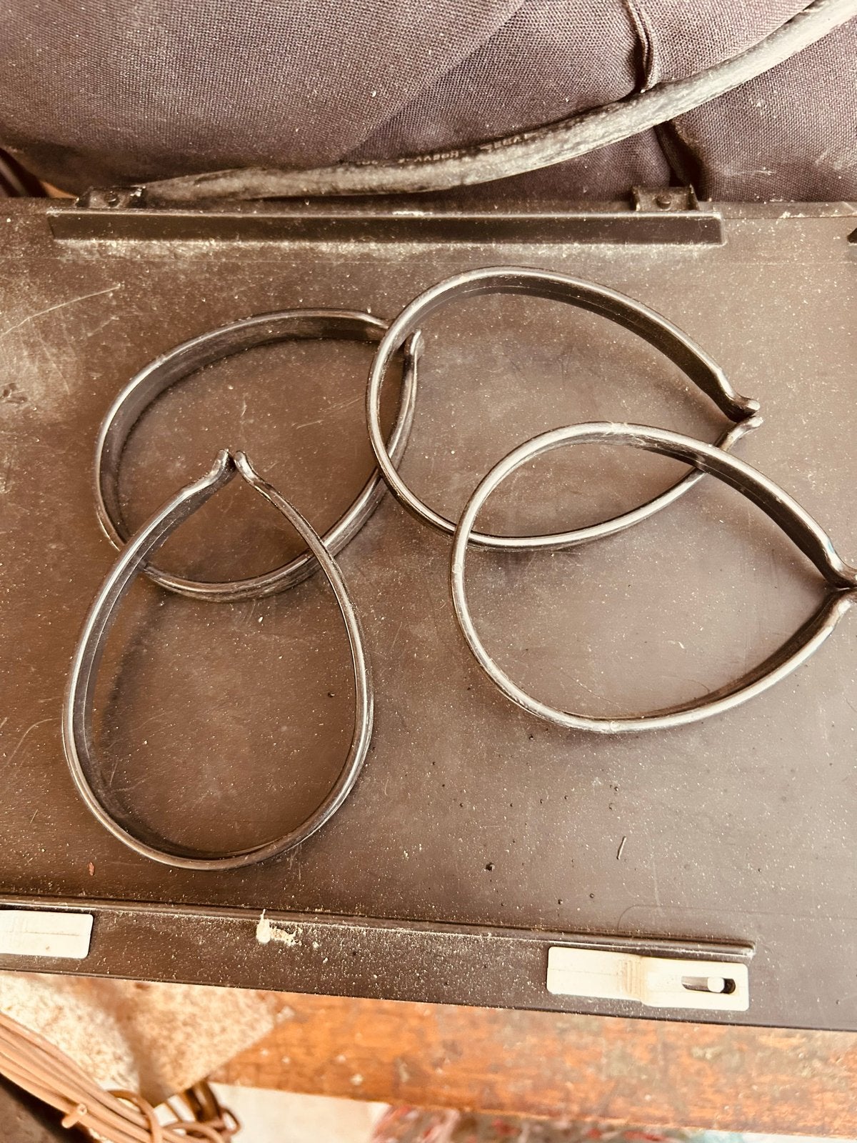 Set van 4 metalen ringen voor op de fiets, Hobby en Vrije tijd, Knutselen, Zwart, Gebruikt, Herbruikbaar, Knutselmateriaal