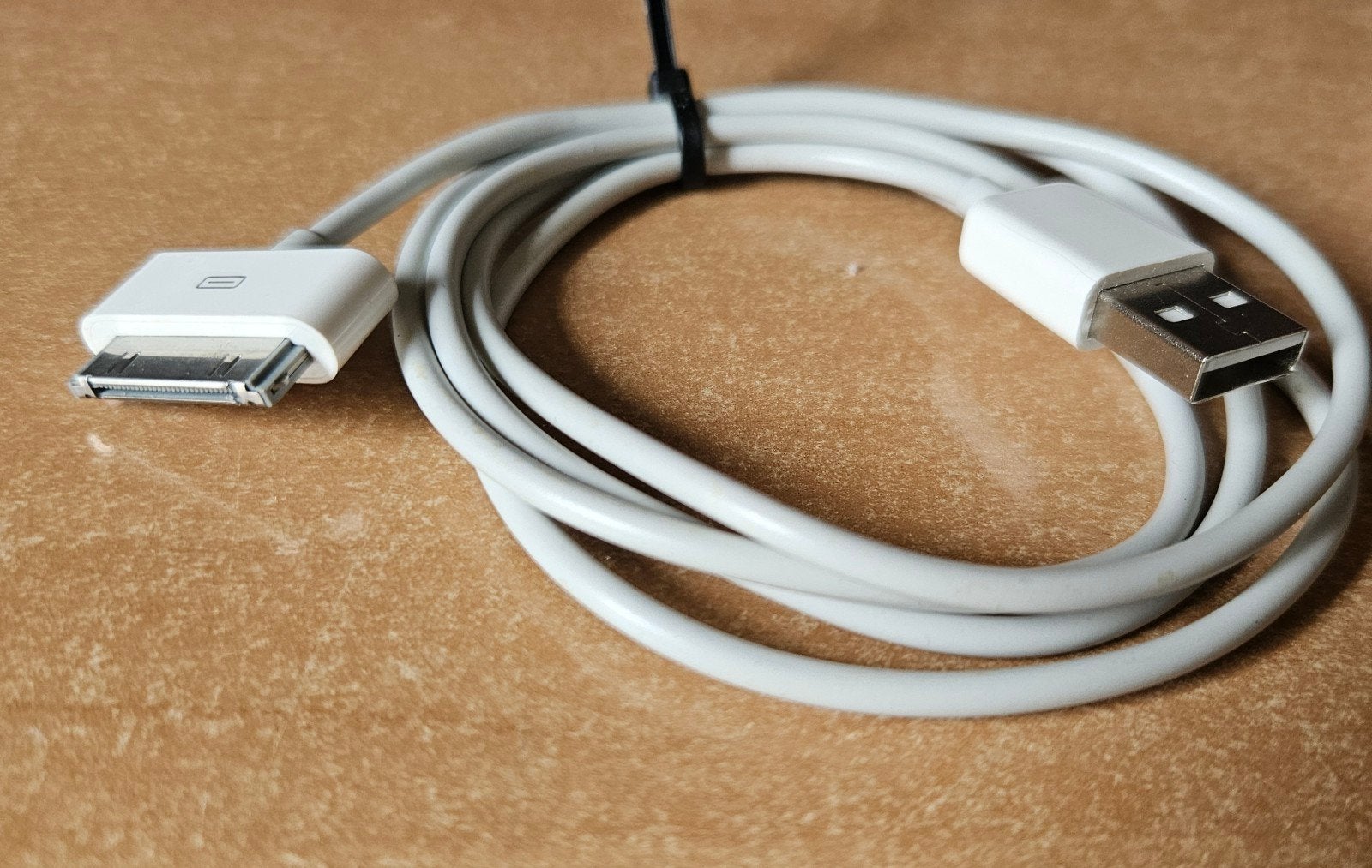 Apple 30-pins naar USB-kabel (wit), Ophalen of Verzenden, Gebruikt, Minder dan 2 meter, Overige kabels