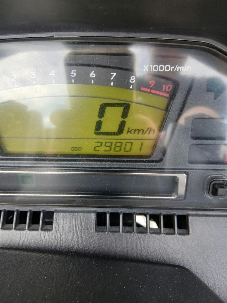 Foto 5 van Suzuki Burgman AN 650 Executive motorscooter uit 2004