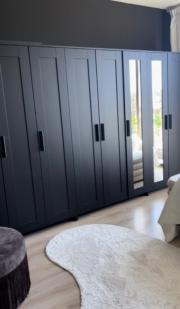 Grote zwarte kledingkast IKEA Brimnes met spiegeldeuren, Huis en Inrichting, Ophalen, Met deur(en), Zo goed als nieuw, 200 cm of meer