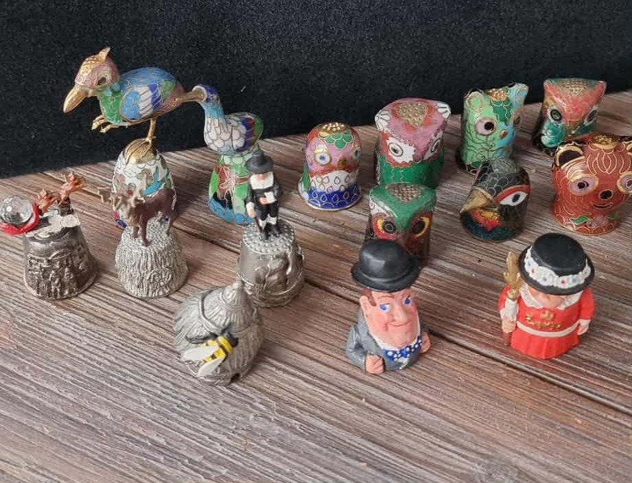 Vintage lot 15 vingerhoeden, Ophalen of Verzenden, Zo goed als nieuw, Overige materialen