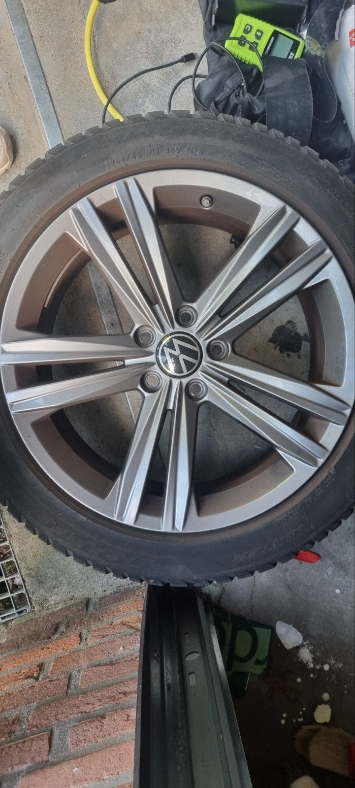 Sebring 18 inch winterbanden VW (2x 4mm, 2x te vervangen), Auto-onderdelen, Banden en Velgen, Ophalen, 18 inch, Winterbanden, Band(en)