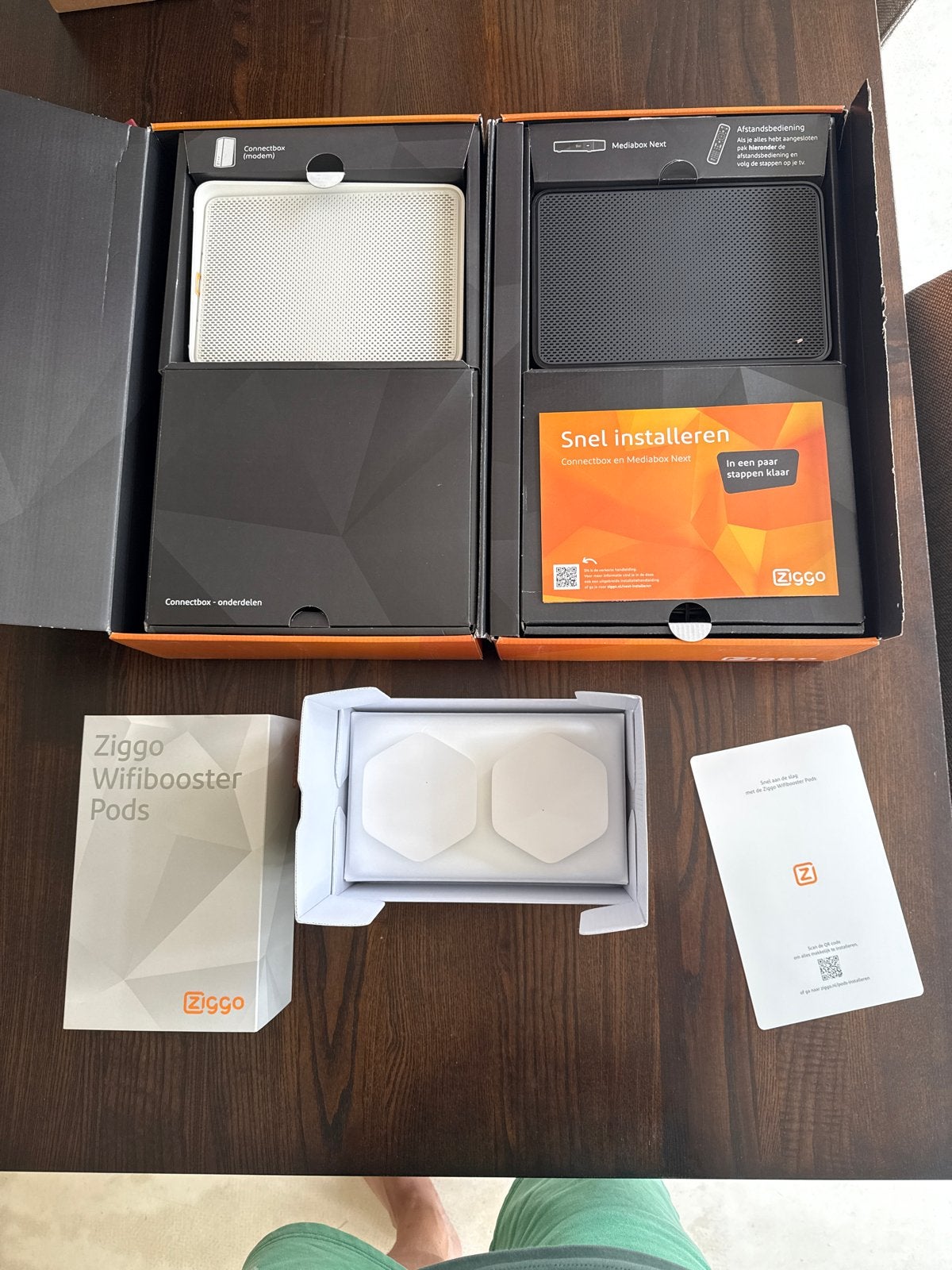 Ziggo Connectbox, Mediabox Next en Wifi Booster Pods, Computers en Software, Routers en Modems, Ophalen, Zo goed als nieuw, Router met modem