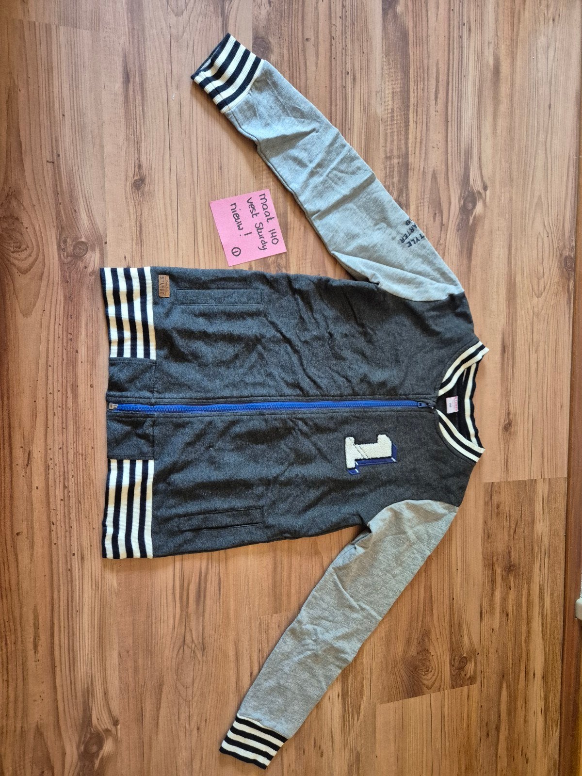 NIEUW grijs Sturdy vest maat 140, Jongen of Meisje, Trui of Vest, Ophalen of Verzenden, Sturdy