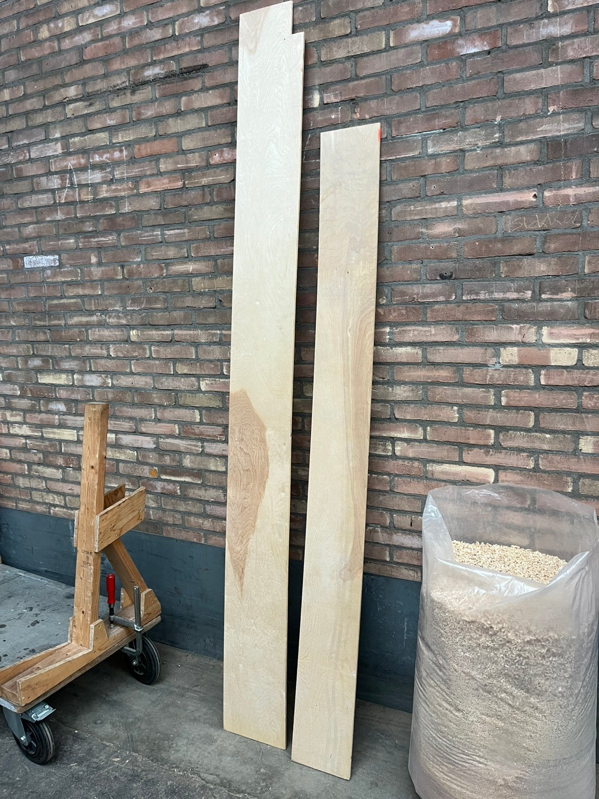 Twee stroken esdoorn fineer multiplex 9mm, Doe-het-zelf en Verbouw, Ophalen, Zo goed als nieuw, Overige materialen, Plinten