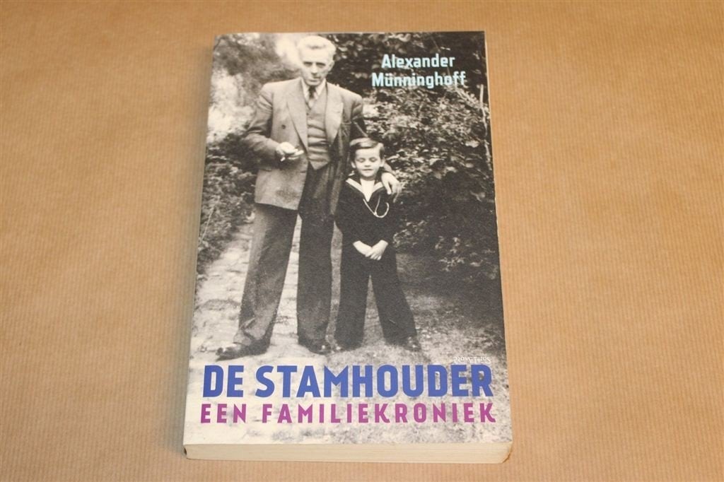 De Stamhouder — Familiekroniek, Münninghoff 2017, Ophalen of Verzenden, Gelezen
