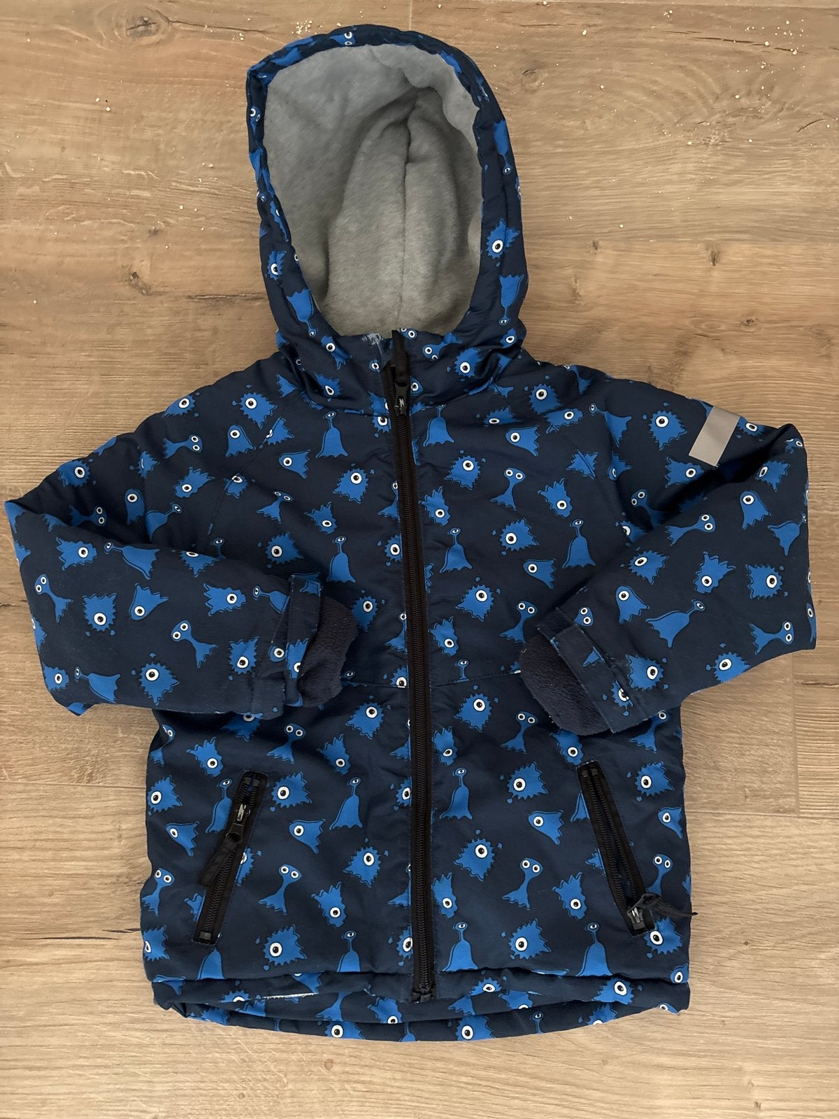 Leuke jongensjas met monsterprint - Maat 110/116, Ophalen of Verzenden, Gebruikt, Jongen, Jas