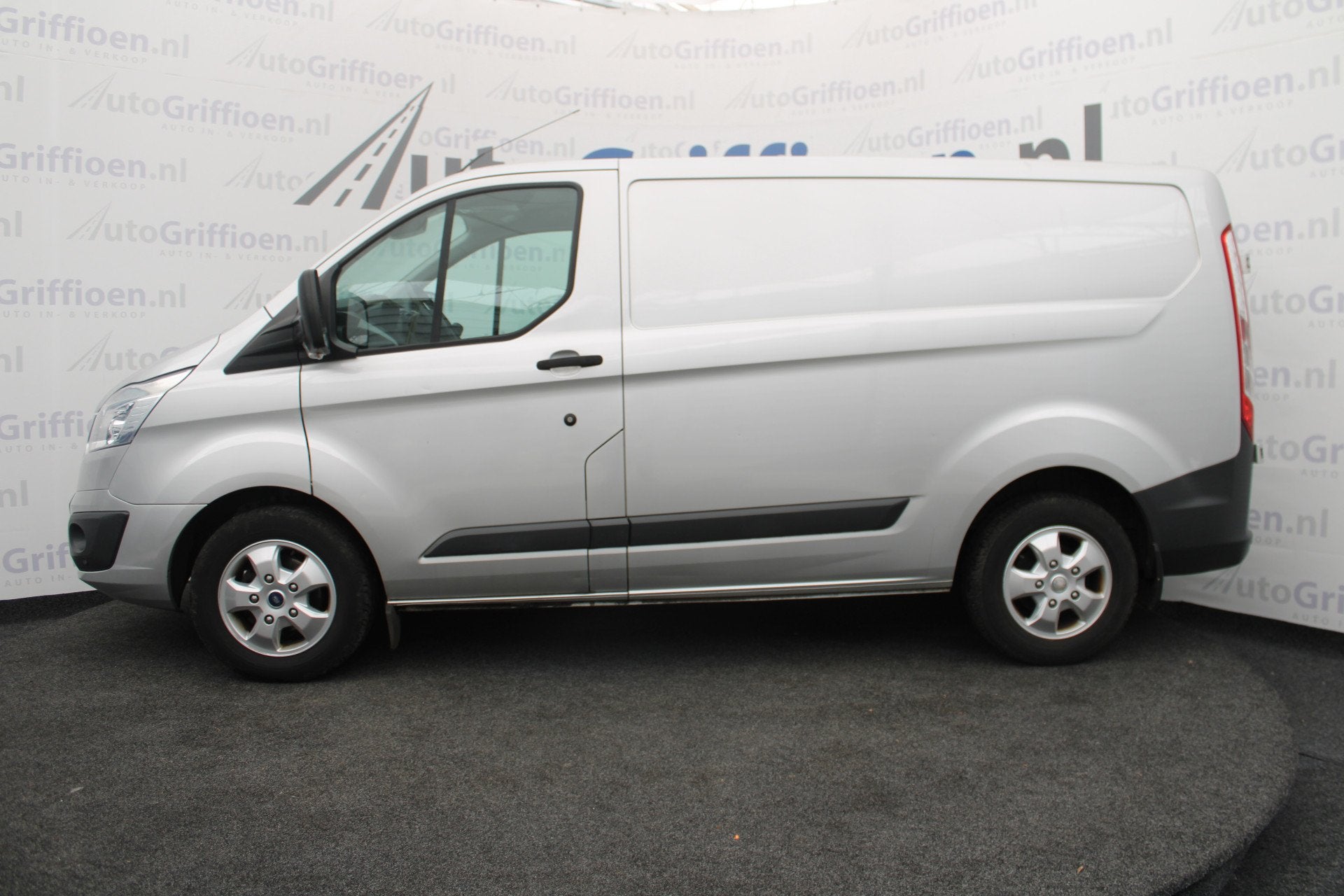 Ford Transit Custom 270 2.2 TDCI L1H1 Trend camera, navi, ai, Auto's, Voorwielaandrijving, Euro 5, Gebruikt, 4 cilinders