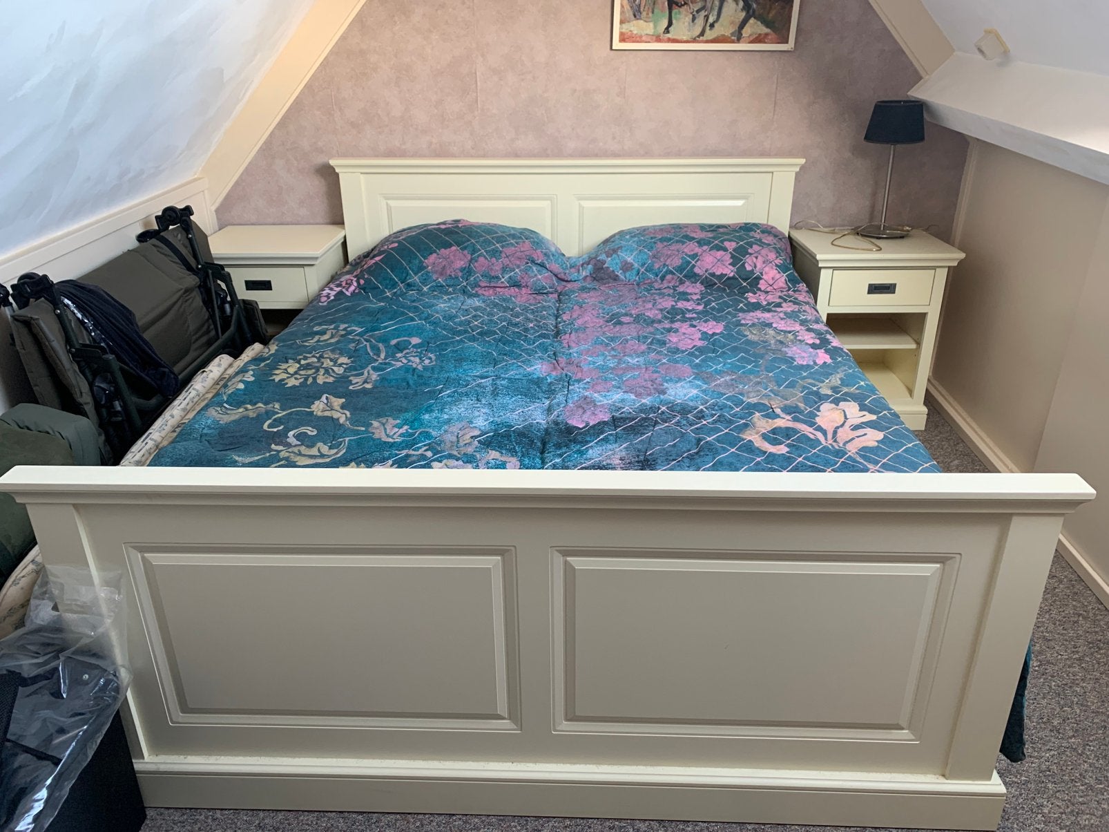 Tweepersoonsbed met nachtkastjes - Crème/Wit, Ophalen, Zo goed als nieuw, Tweepersoons