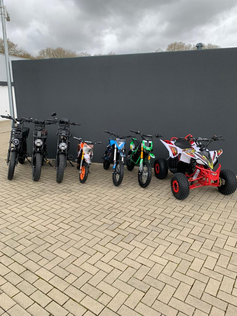 Fatbike quads crossmotors showroom vol kinderspeelgoed, Ophalen of Verzenden, Zo goed als nieuw