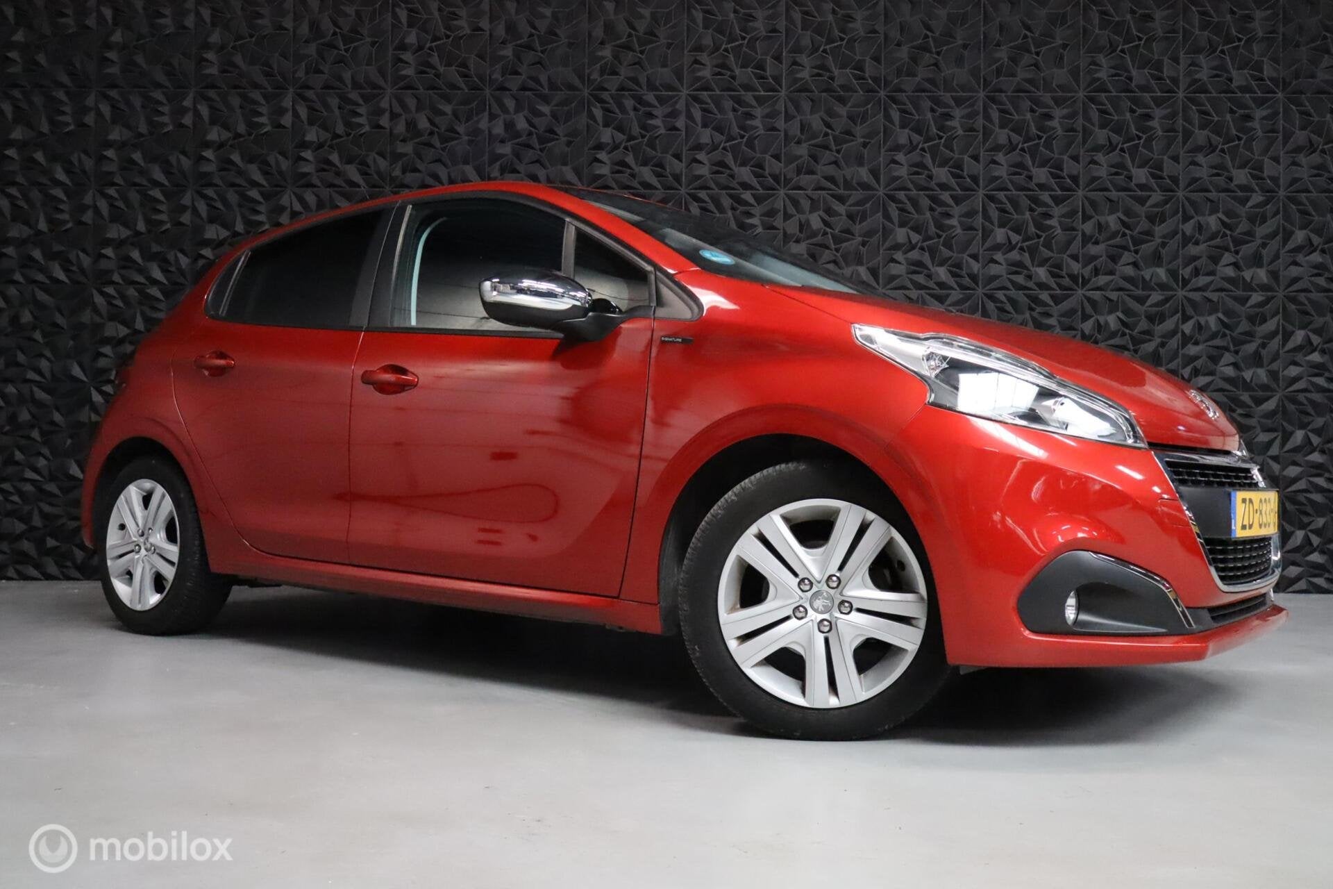 Peugeot 208 1.2 PureTech Signature | Carplay | Parkeersensor, 83 pk, Euro 6, 1199 cc, Origineel Nederlands