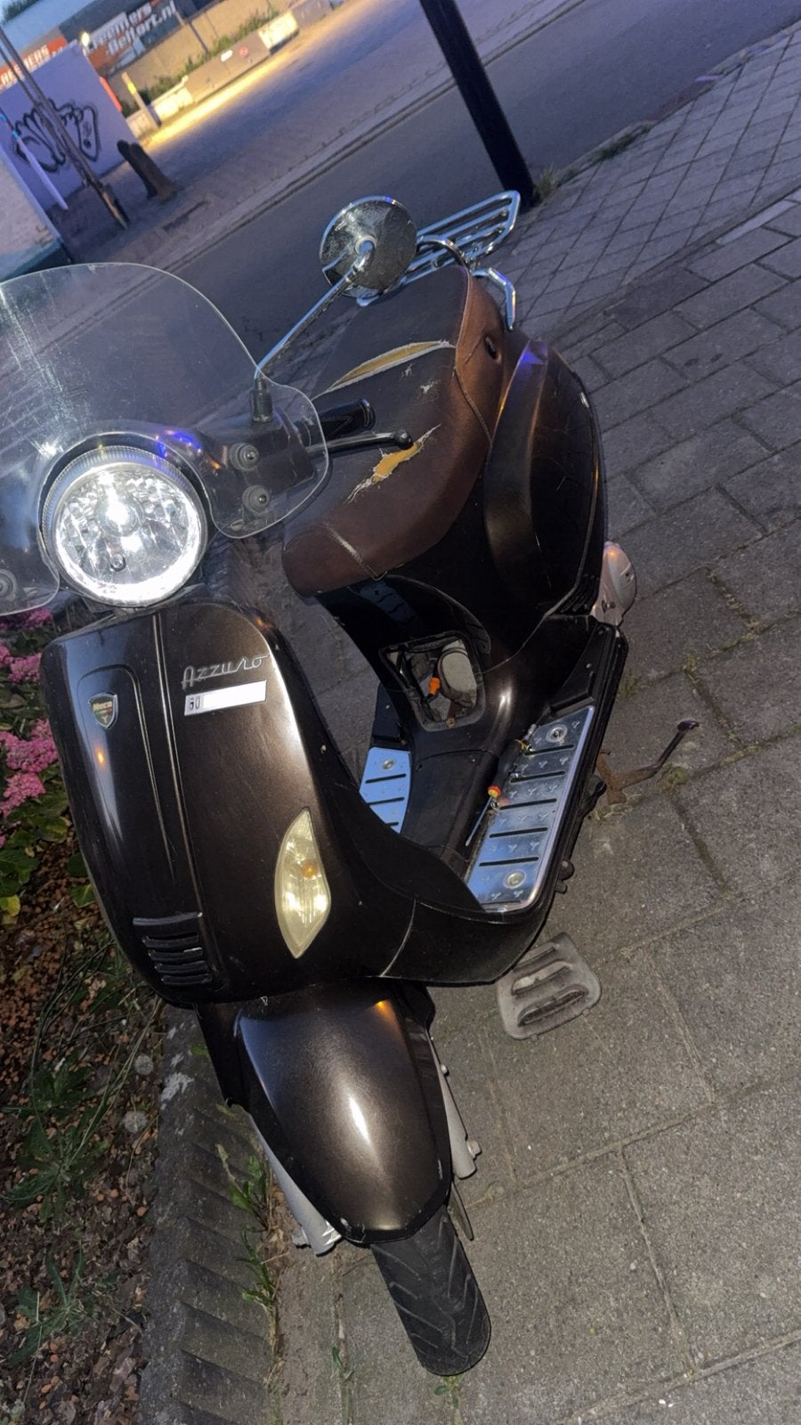 Azzuro snorscooter, Fietsen en Brommers, Snorfietsen en Snorscooters, Ophalen, Zo goed als nieuw, Benzine, Overige merken