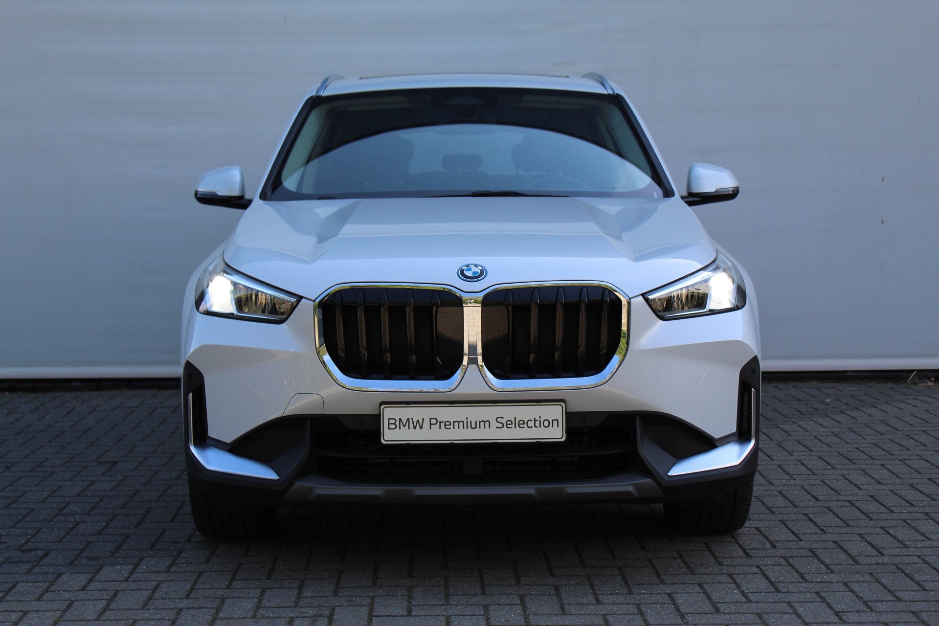 BMW X1 xDrive30e Automaat / Panoramadak / Achteruitrijcamera, Auto's, Dealer onderhouden, Stof, Euro 6, Wit