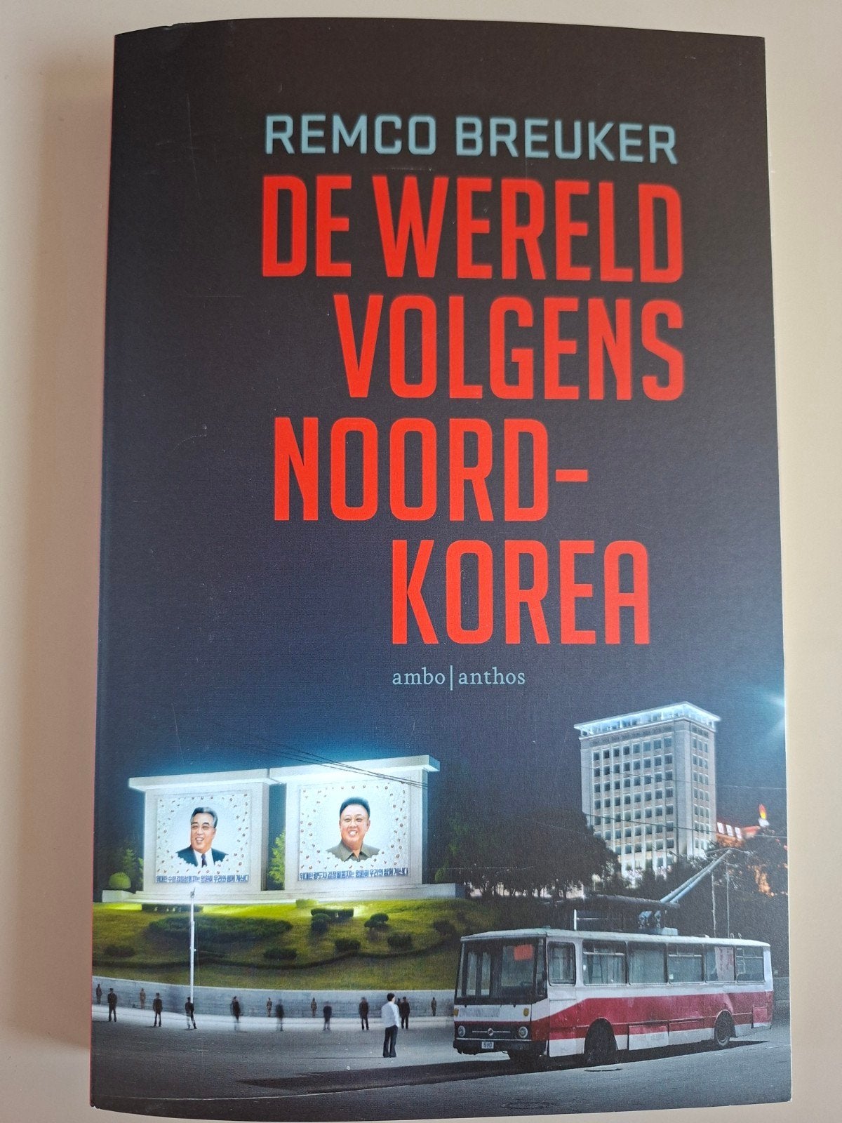 Remco Breuker - De wereld volgens Noord-Korea, Ophalen of Verzenden, Zo goed als nieuw, Remco Breuker