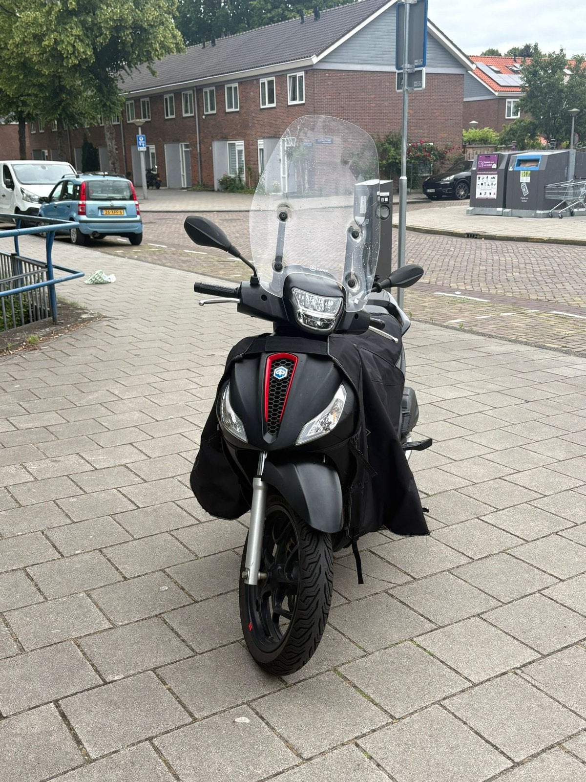 Piaggio Medley 125cc motorscooter- Zwart/Rood, Fietsen en Brommers, Scooters | Piaggio, Ophalen, Overige modellen, 125 cc, Zo goed als nieuw
