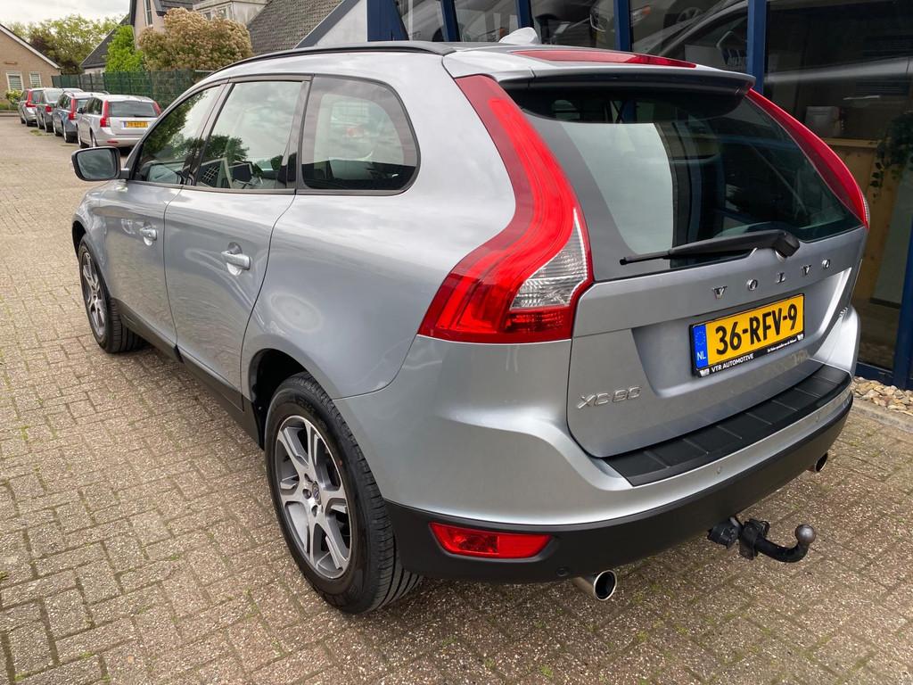 Volvo XC60 2.0T Kinetic NL-AUTO / NAVI / PDC / TREKHAAK, Euro 5, Zwart, 4 cilinders, Leder en Stof