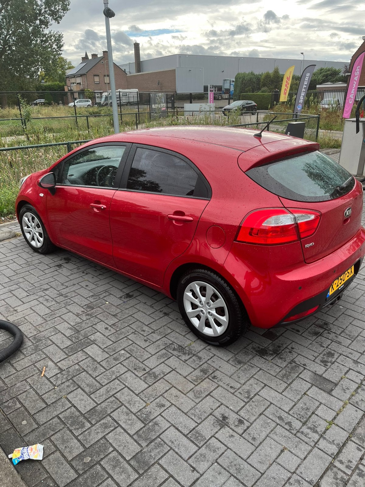 Kia Rio 1.2 I 5DRS 2014 Rood, Auto's, Voorwielaandrijving, 1027 kg, 40 €/maand, Zwart