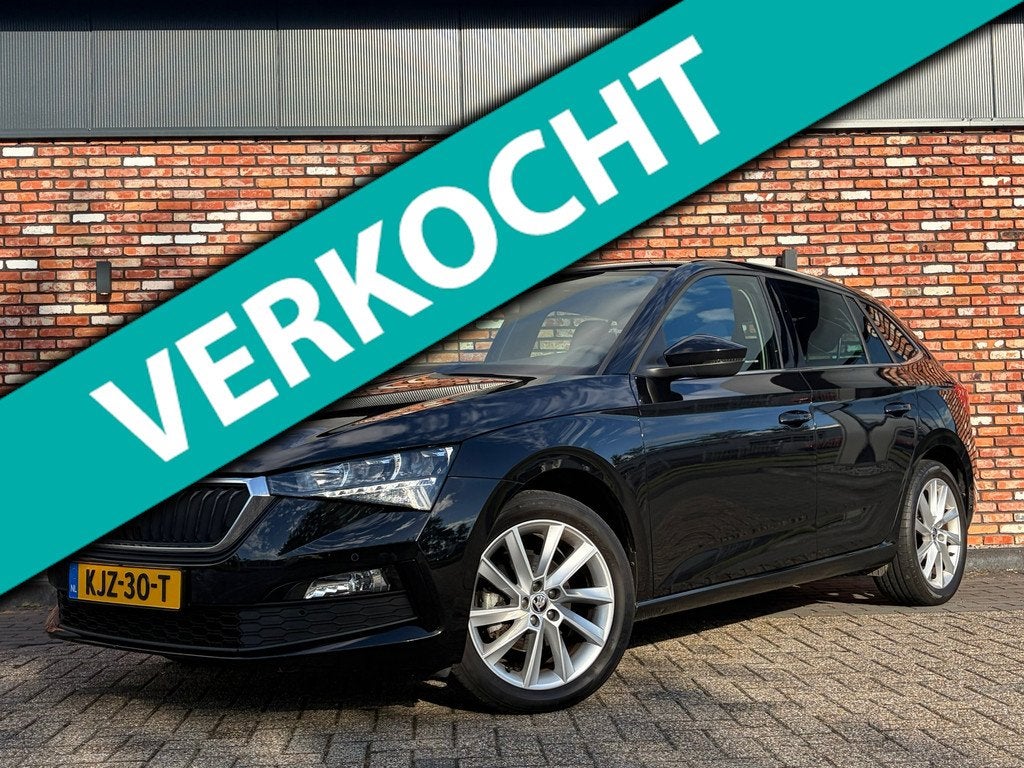 Skoda Scala 1.0 TSI Ambition Carplay Nav/Cruise Stoelverw Di, Auto's, Skoda, Voorwielaandrijving, Gebruikt, 610 kg, Zwart