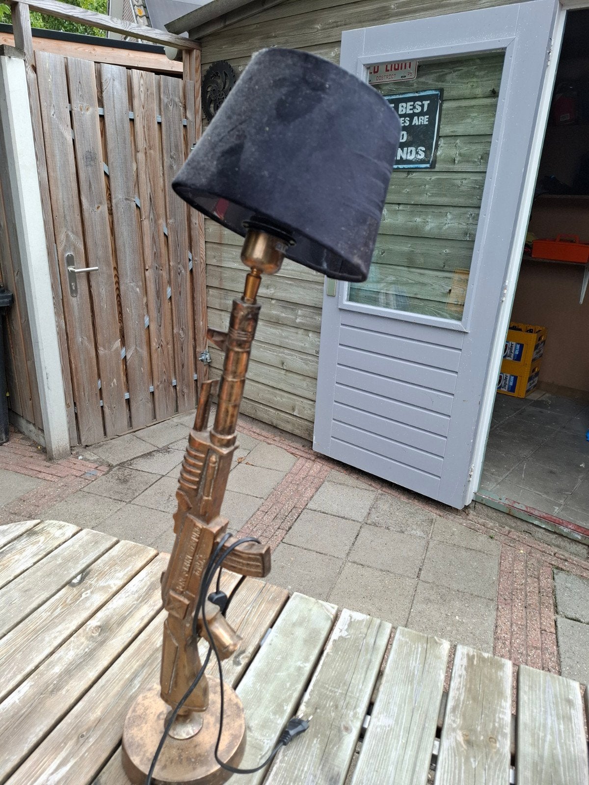 Unieke AK-47 Tafellamp met Zwarte Kap, Huis en Inrichting, Gebruikt, Sfeerlamp, Zwart, Industrieel