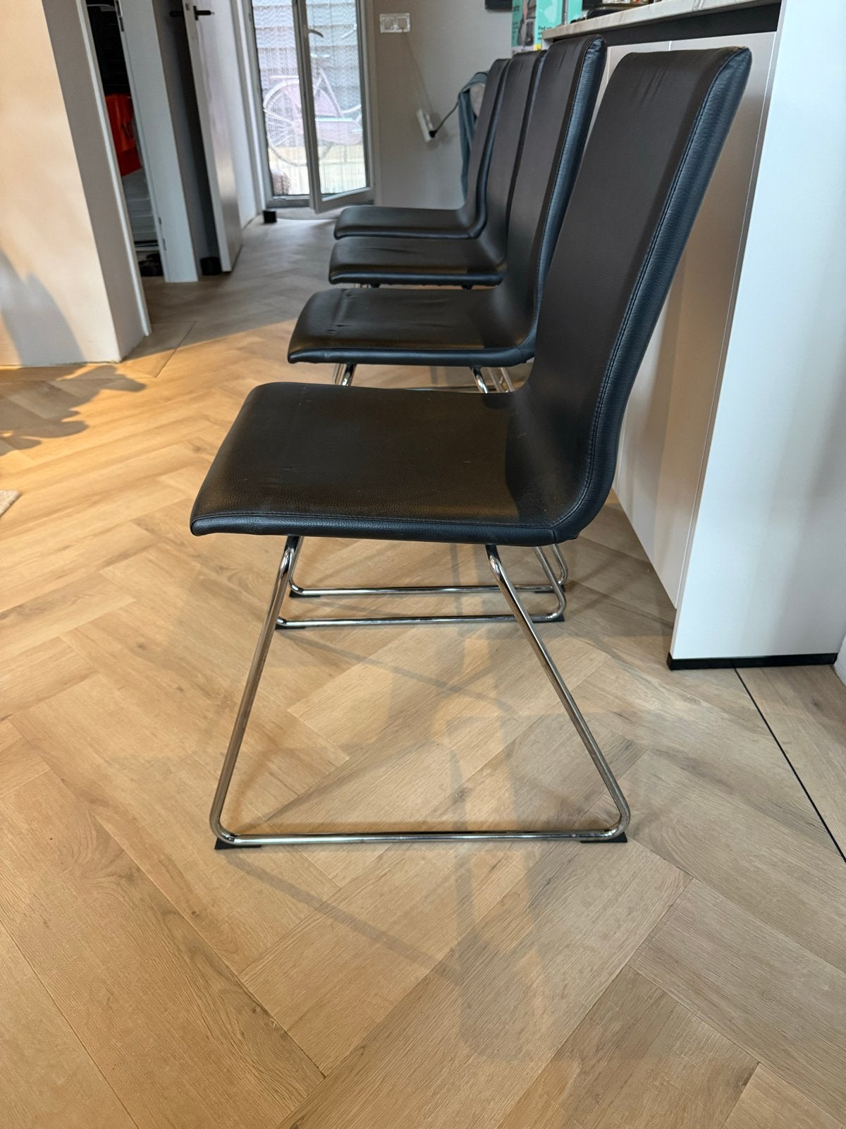 4 IKEA eetkamerstoelen LILLANAS verchroomd/Bomstad zwart, Ophalen, Gebruikt, Zwart, Leer