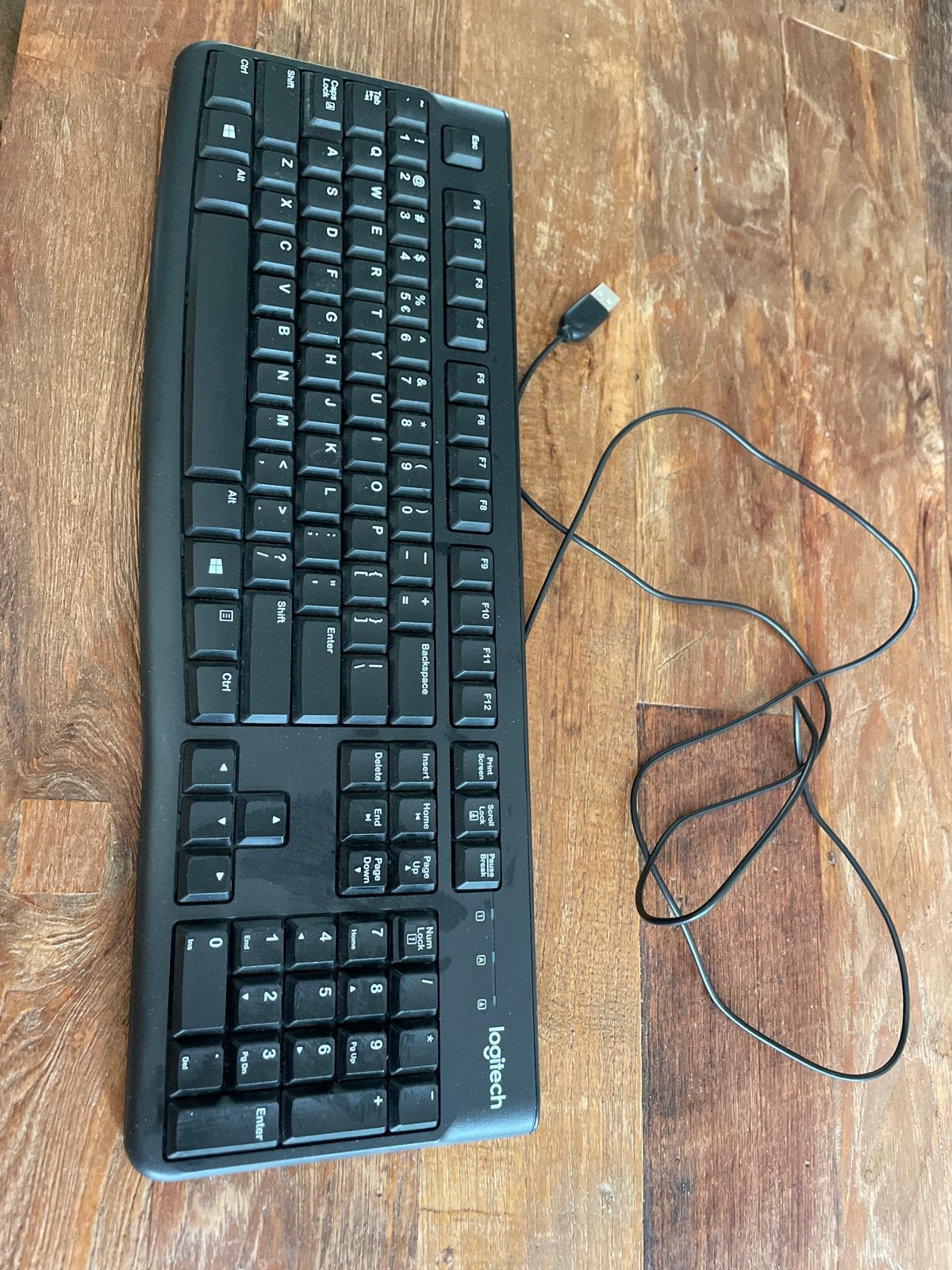 Logitech toetsenbord - Ideaal voor typlessen, Ophalen of Verzenden, Zo goed als nieuw, Qwerty, Numeriek gedeelte
