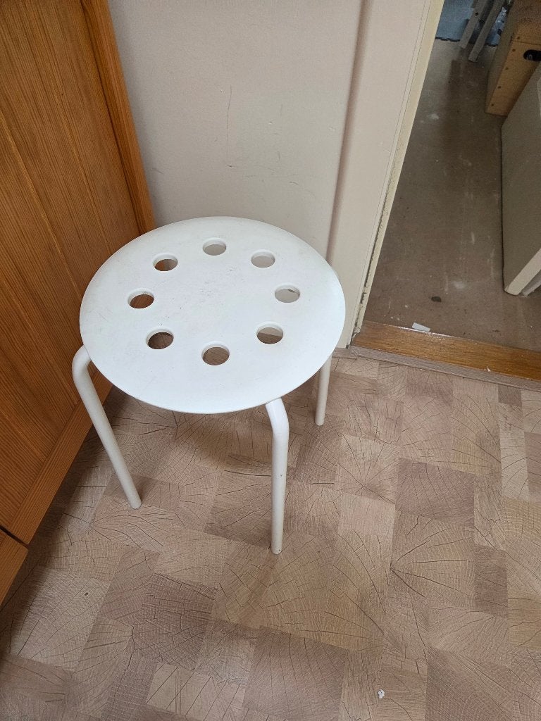 Ikea krukje wit, gratis, Ophalen, Gebruikt, Hout