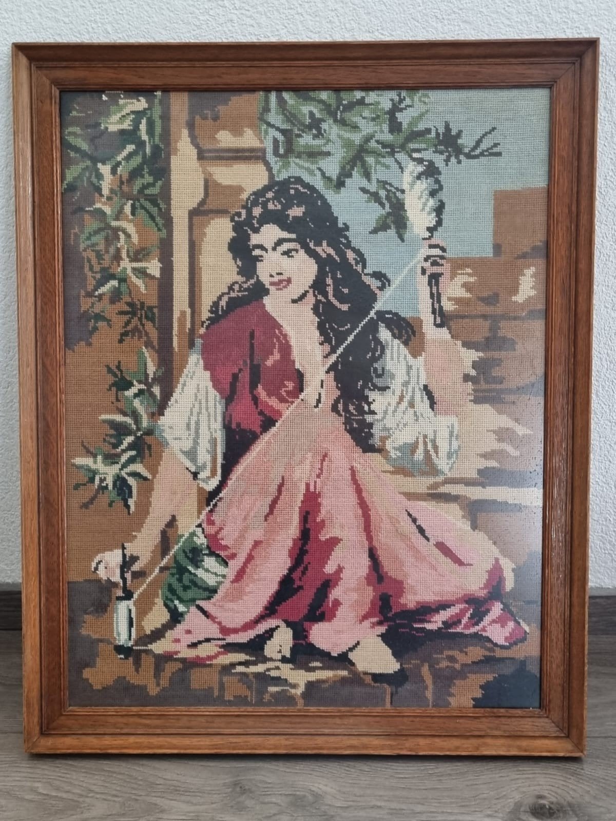 Schilderij antiek vrouw geborduurd B 58 cm H 72cm, Ophalen