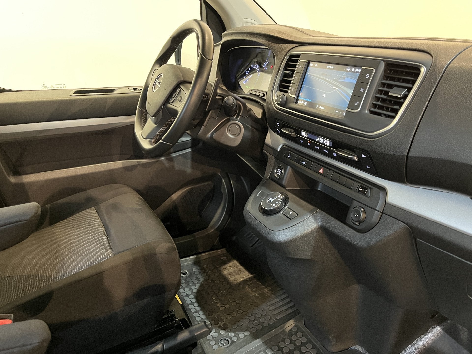 Opel Vivaro 2.0 CDTI L3H1 Innovation 180 PK Automaat / Airco, Stof, Gebruikt, 4 cilinders, Met garantie (alle)