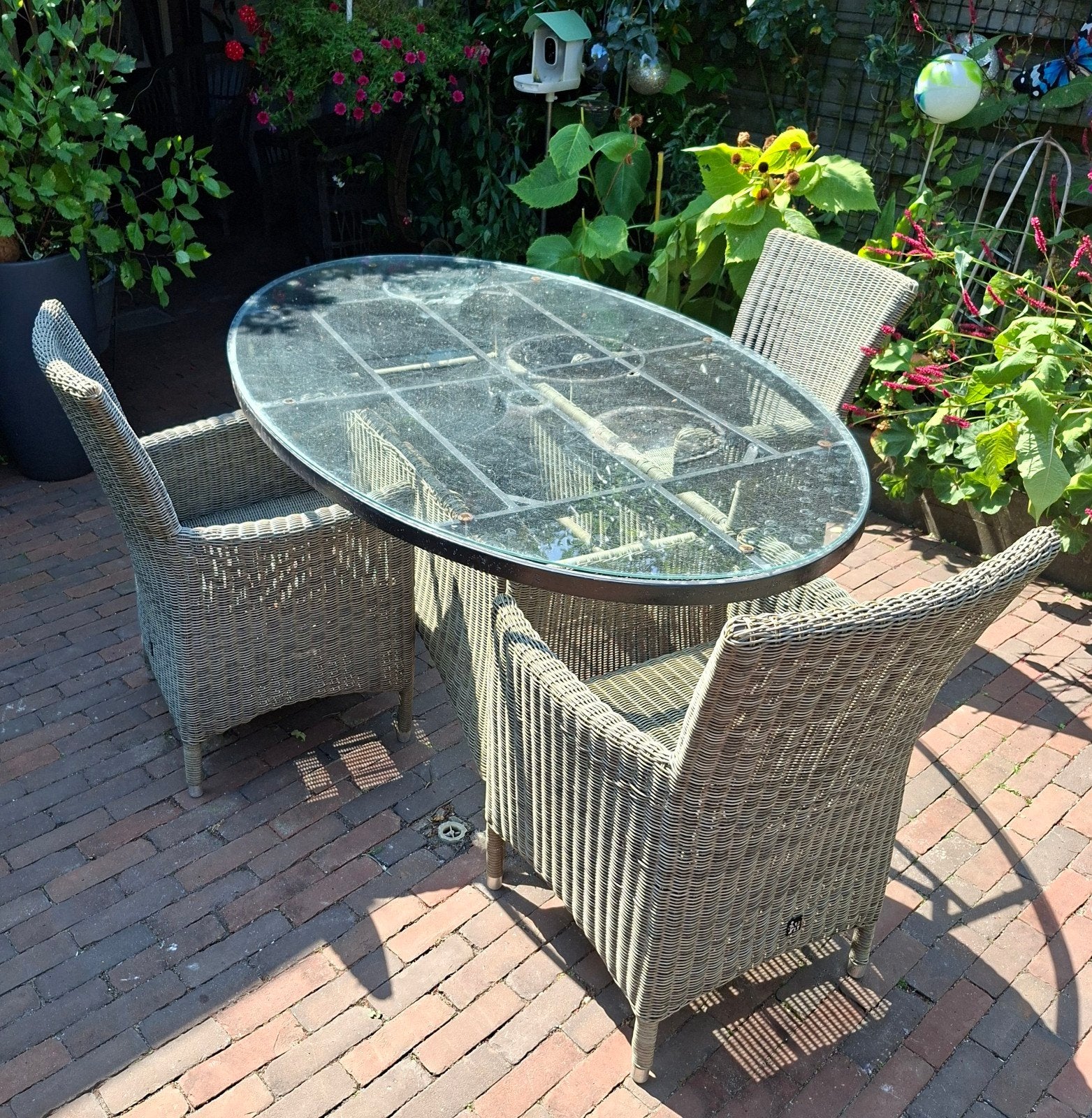 Tuinset met ovale tafel en 3 stoelen inclusief kussens, Ophalen, Gebruikt, 3 zitplaatsen, Wicker