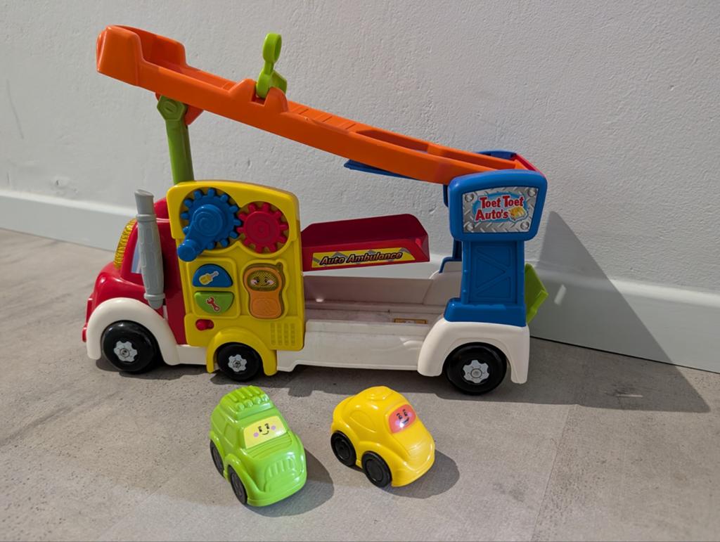 VTech Toet Toet Auto's Auto Ambulance met 2 autootjes, Ophalen of Verzenden, Gebruikt