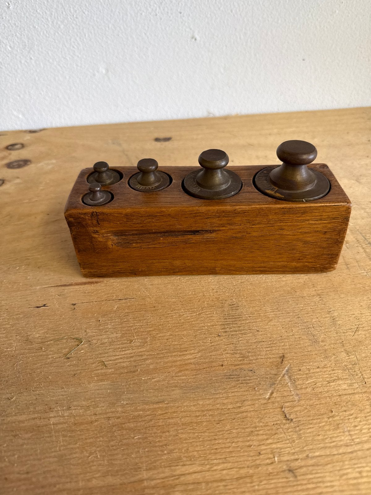 Antieke gewichten set in houten houder, Ophalen of Verzenden