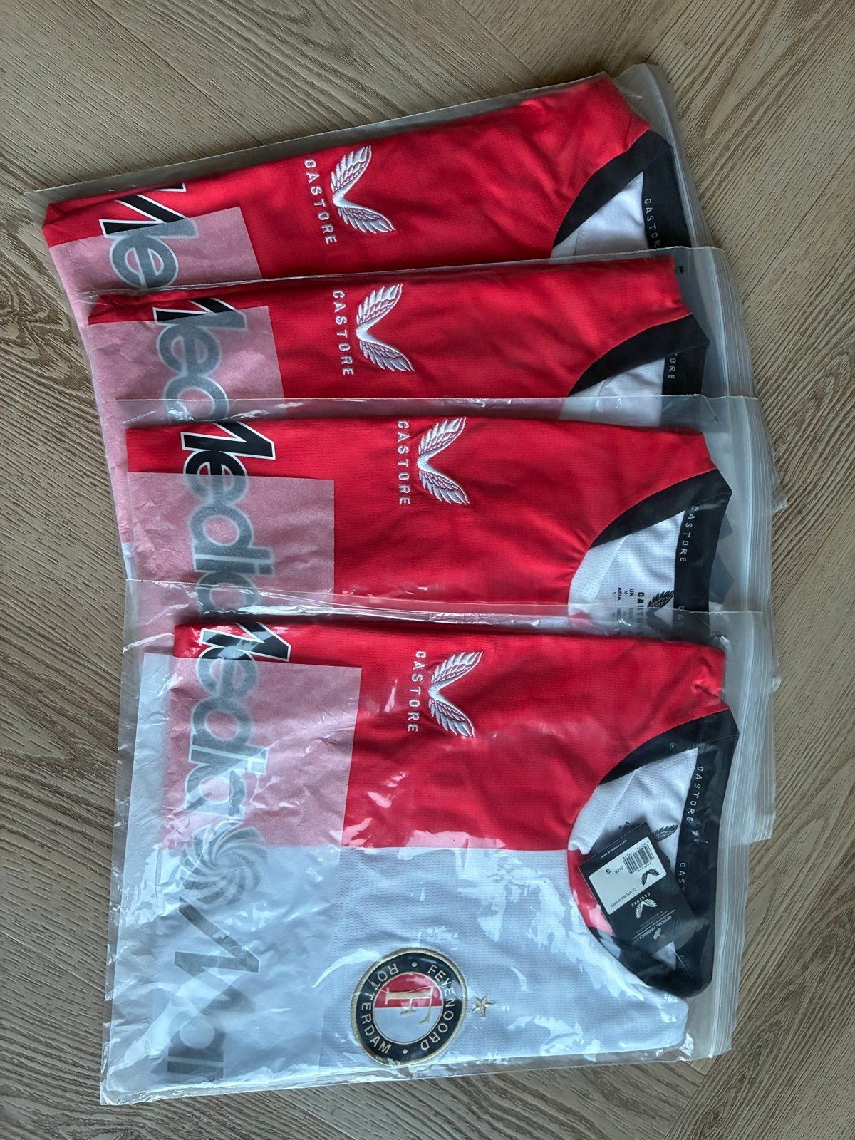 Feyenoord thuisshirt 26/27 - Maten S en L, Maat S, Ophalen of Verzenden, Nieuw, Shirt