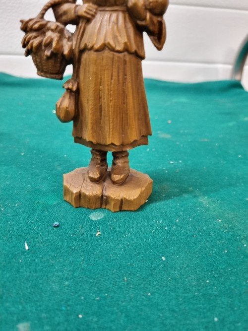 Beeld houtsnijwerk vrouw met eend vintage, Ophalen of Verzenden