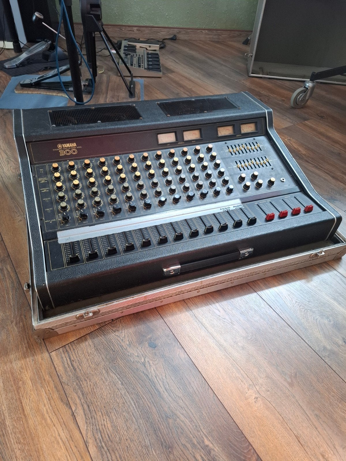 Yamaha EM300 Powermixer - Vintage Mengpaneel, Ophalen, Gebruikt, 10 tot 20 kanalen, Microfooningang