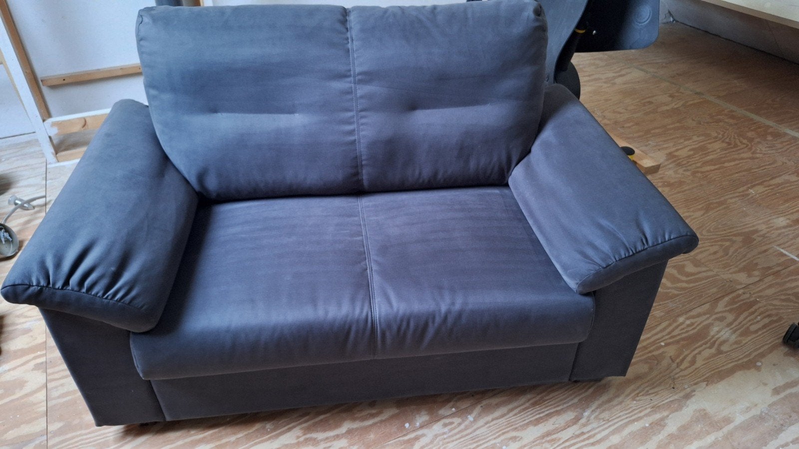 Gratis af te halen: 2-zits bank van IKEA (pootje kapot), Ophalen, Gebruikt, Tweepersoons, 75 tot 100 cm