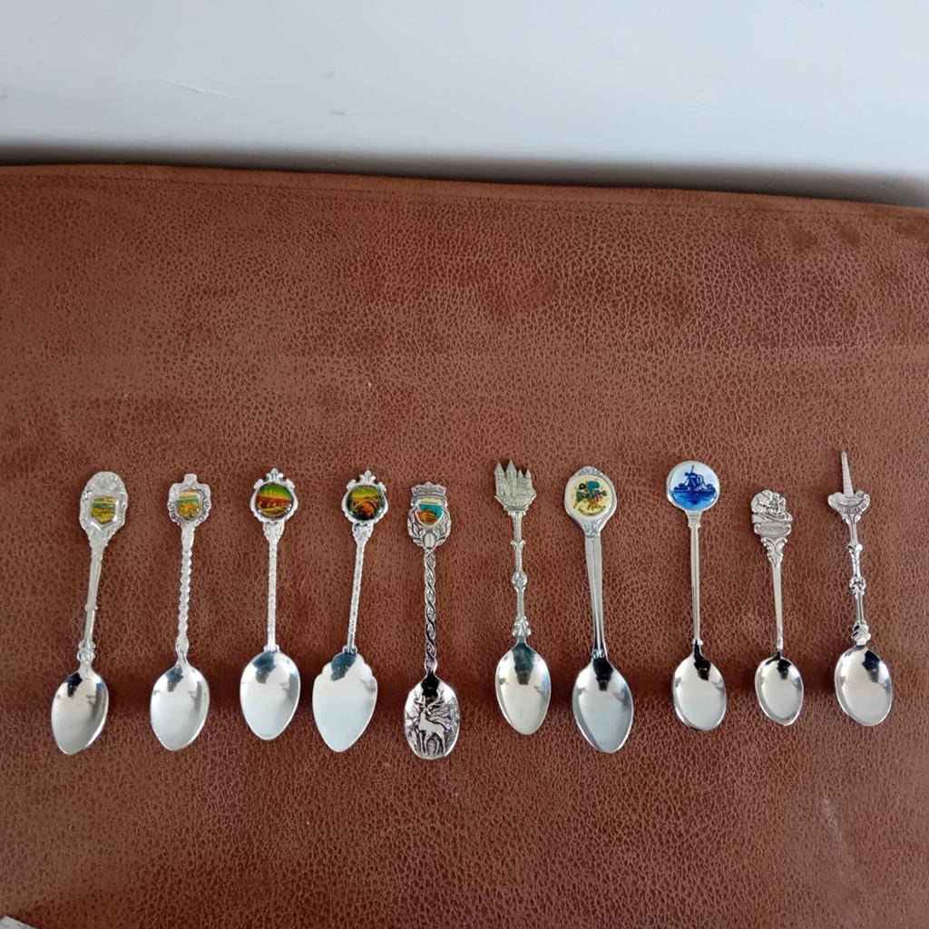 Verzameling van 11 souvenirlepeltjes, Ophalen