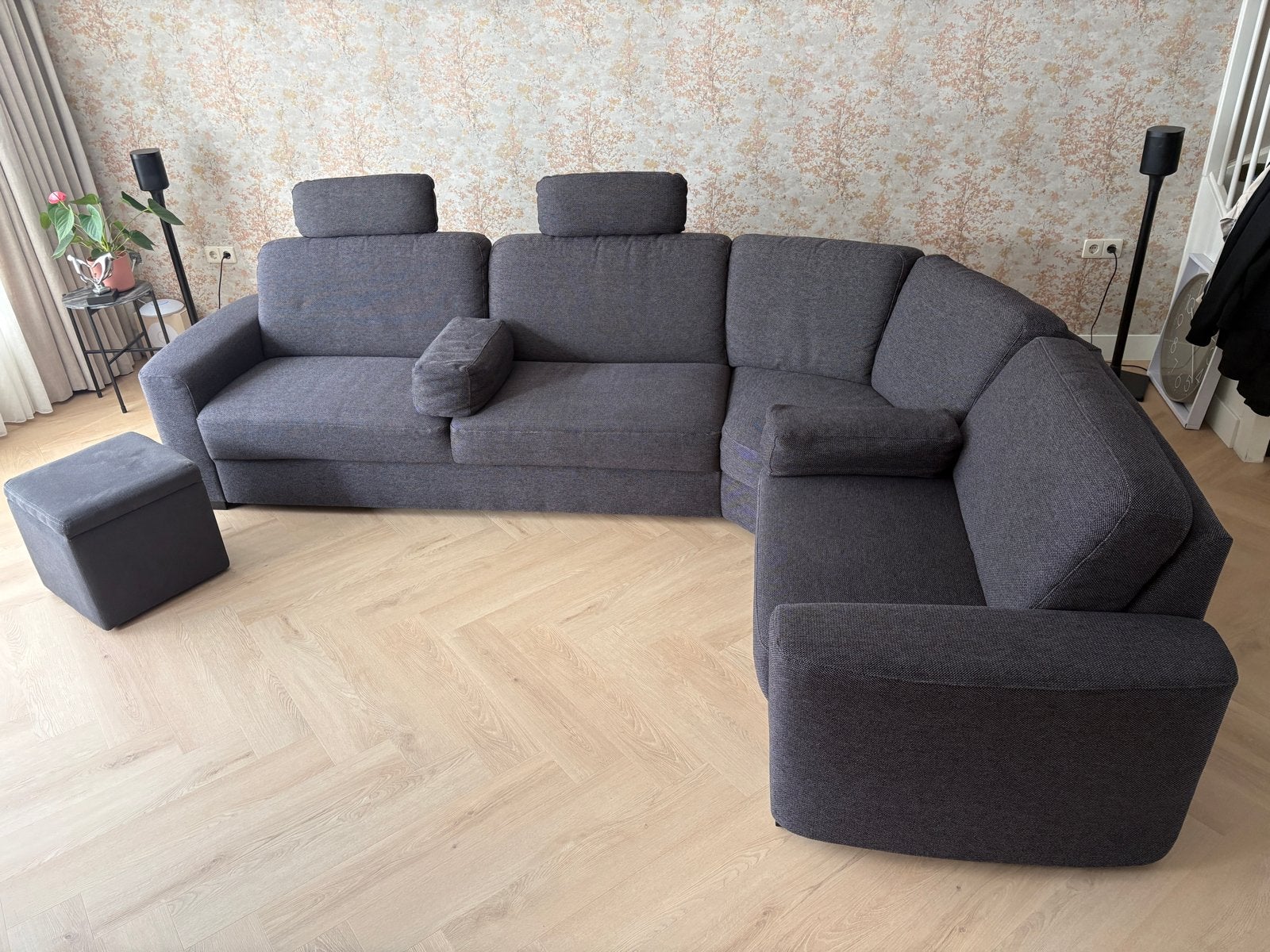 Grote grijze hoekbank met verstelbare hoofdsteunen, Ophalen, Gebruikt, 100 tot 125 cm, Hoekbank