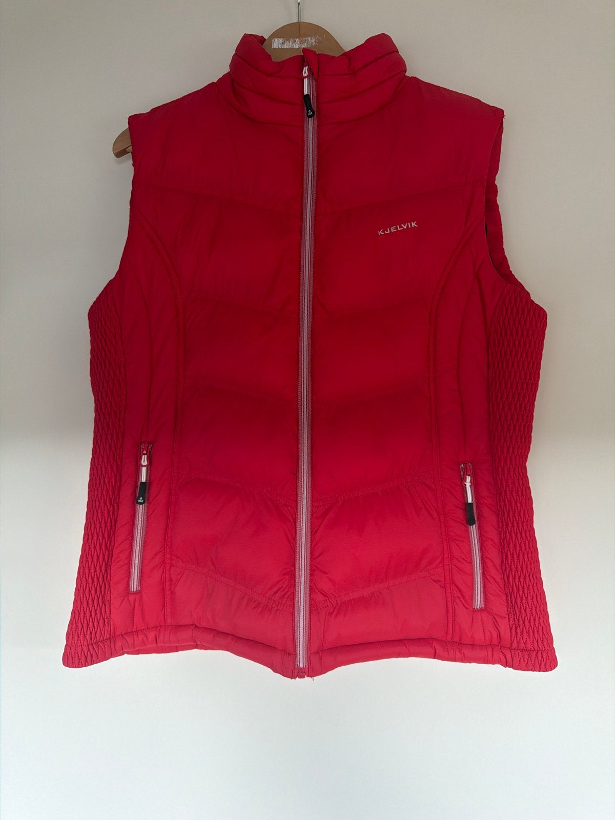 Kjelvik bodywarmer (nieuw) rood maat 44, Kleding | Dames, Ophalen of Verzenden, Nieuw, Maat 42/44 (L), Rood