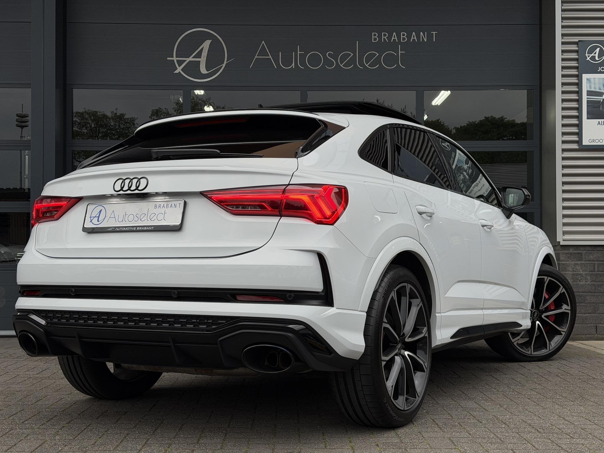 Audi RSQ3 Sportback RS Stoelen | Pano | Eerste Eigenaar, Auto's, Audi, Automaat, Gebruikt, 1675 kg, Wit