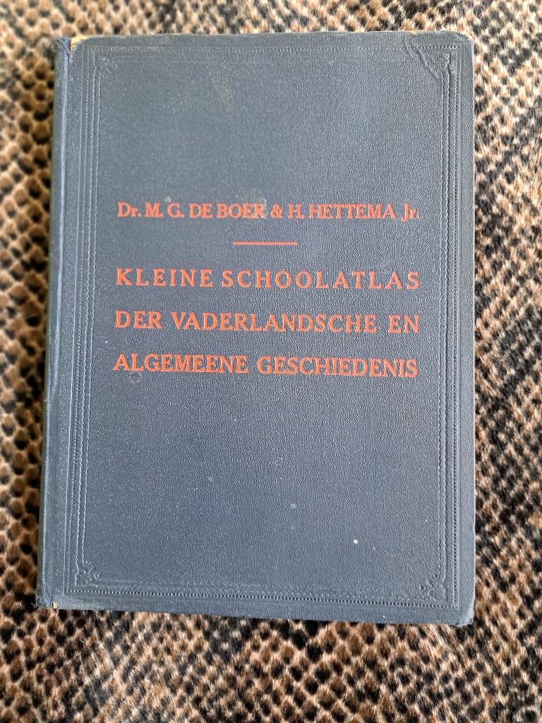 KLEINE SCHOOLATLAS  UIT 1931, Gelezen, Overige atlassen, Ophalen of Verzenden, 1800 tot 2000