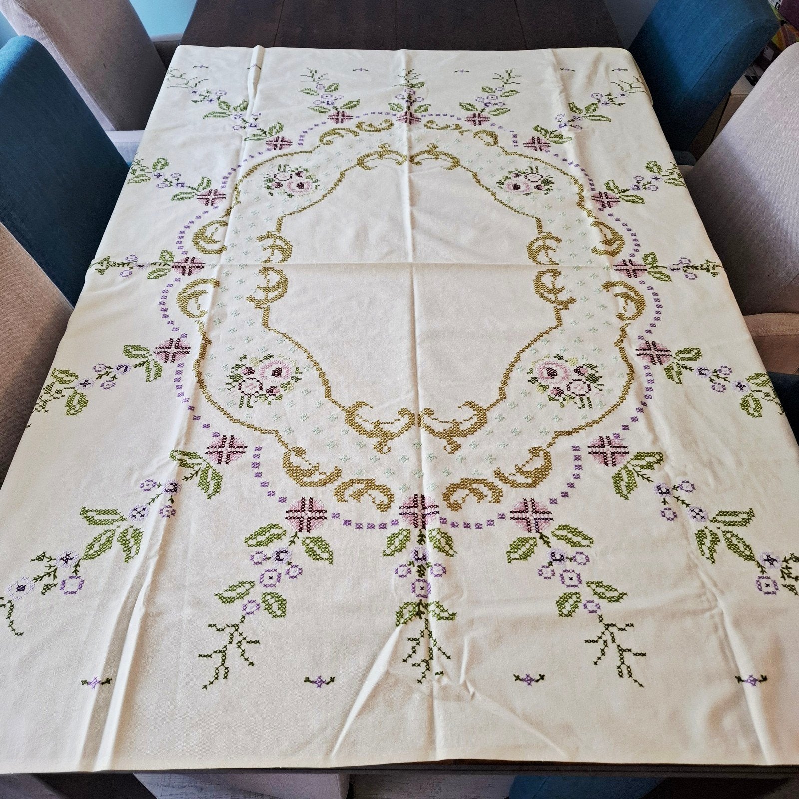 Geborduurd tafelkleed met bloemenpatroon, 122 cm, Ophalen of Verzenden, Zo goed als nieuw, Katoen