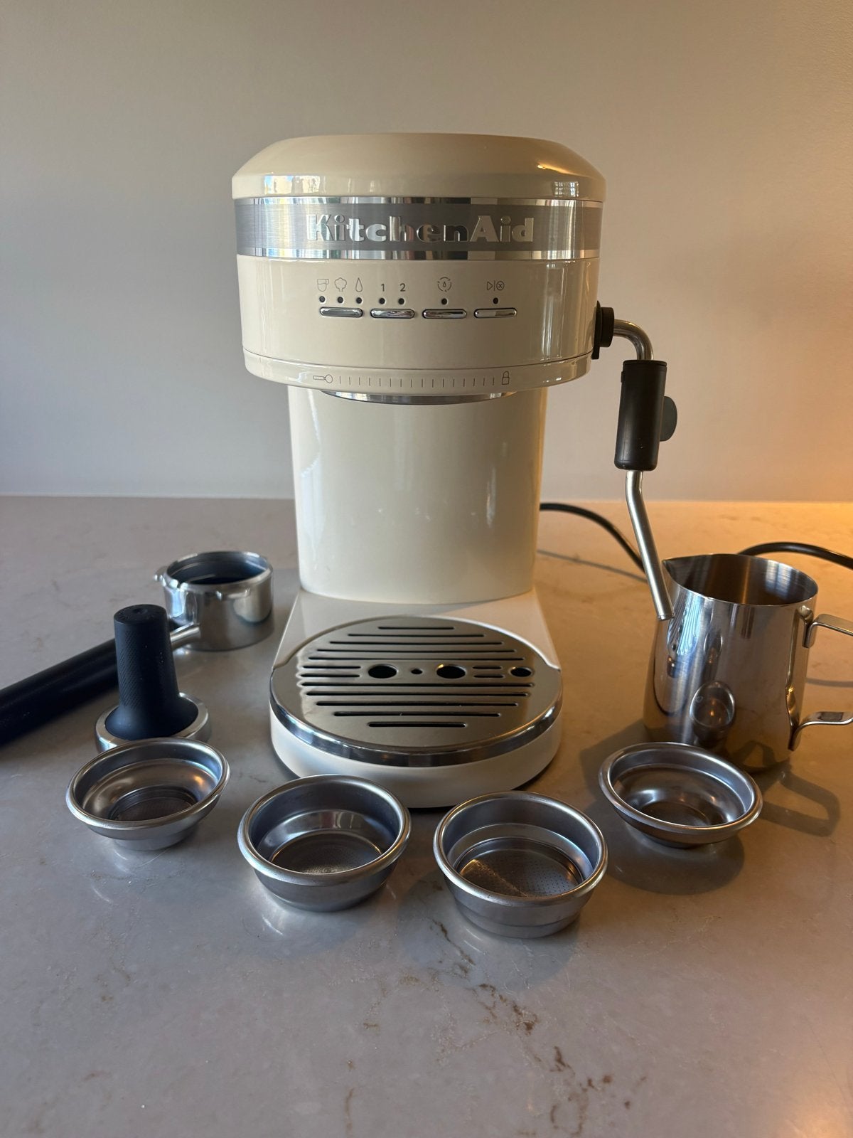 KitchenAid Artisan Piston Espressomachine 5KES6503 Crème, Witgoed en Apparatuur, Afneembaar waterreservoir, Espresso apparaat