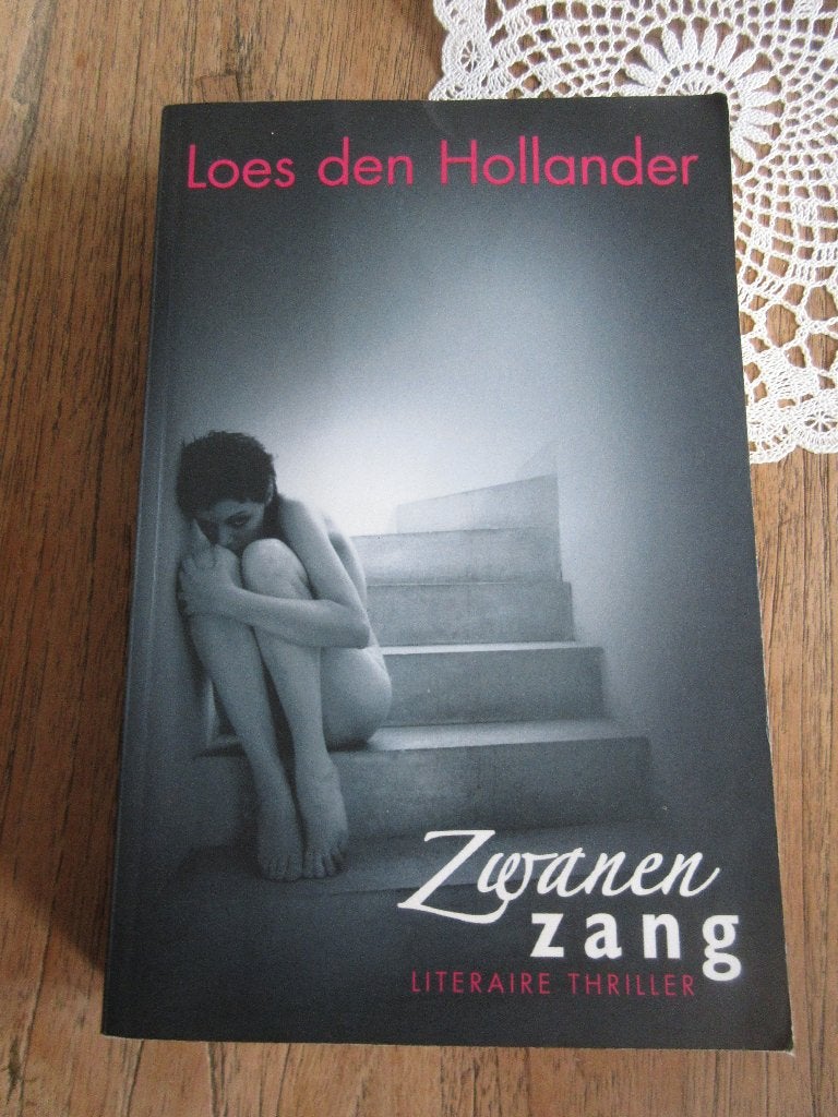 Zwanen zang. Loes den Hollaner, Ophalen of Verzenden, Gelezen, Loes den Hollander