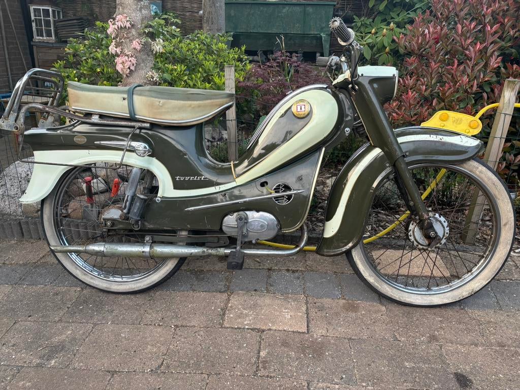 Batavus tourist bj 61 met kenteken, Fietsen en Brommers, Brommers | Oldtimers, Maximaal 45 km/u, Batavus, 2 versnellingen, 49 cc