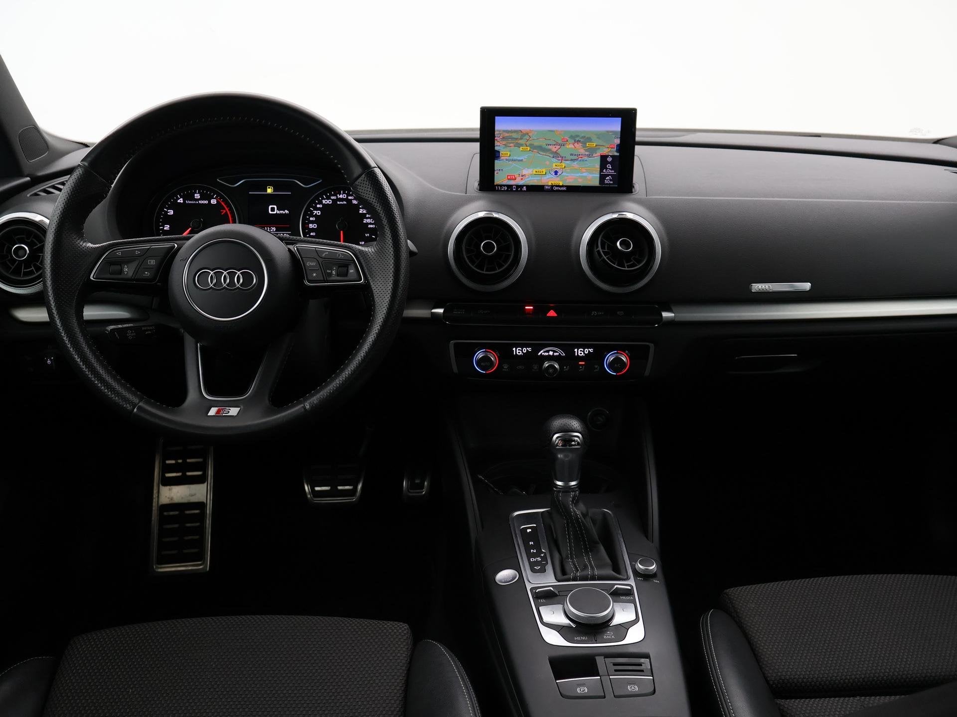 Audi A3 Limousine 1.5 TFSI 150PK S-TRONIC S-LINE INTERIEUR+E, Auto's, Gebruikt, 150 pk, Leder en Stof, Automatische klimaatregeling