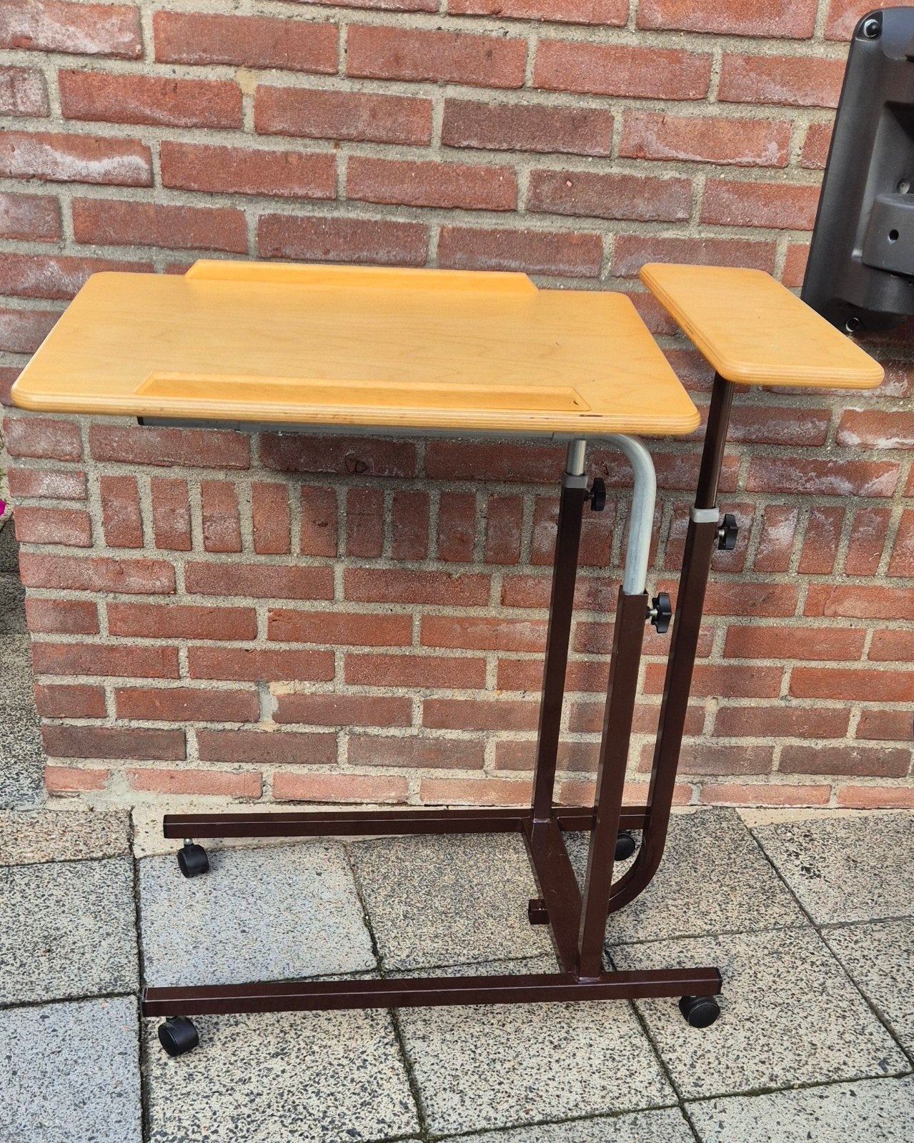 Verrijdbare bedtafel / leestafel met kantelbaar blad en wiel, Ophalen, Zo goed als nieuw