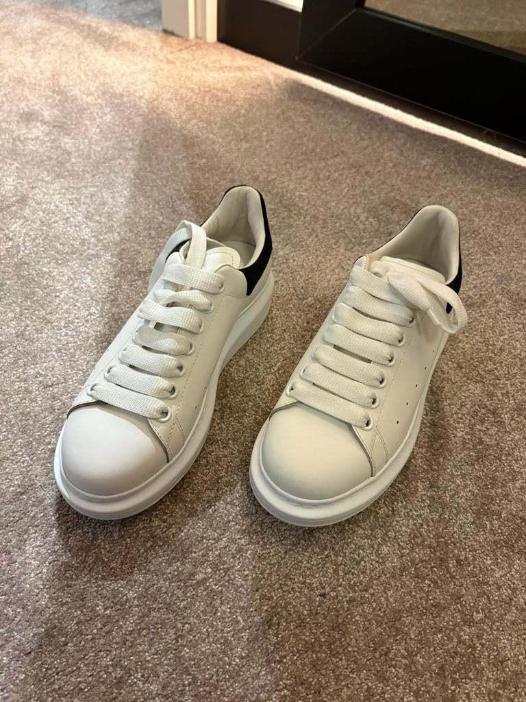 Alexander McQueen Oversized Sneakers Wit Zwart, Kleding | Dames, Schoenen, Zo goed als nieuw, Sneakers of Gympen, Wit, Ophalen of Verzenden
