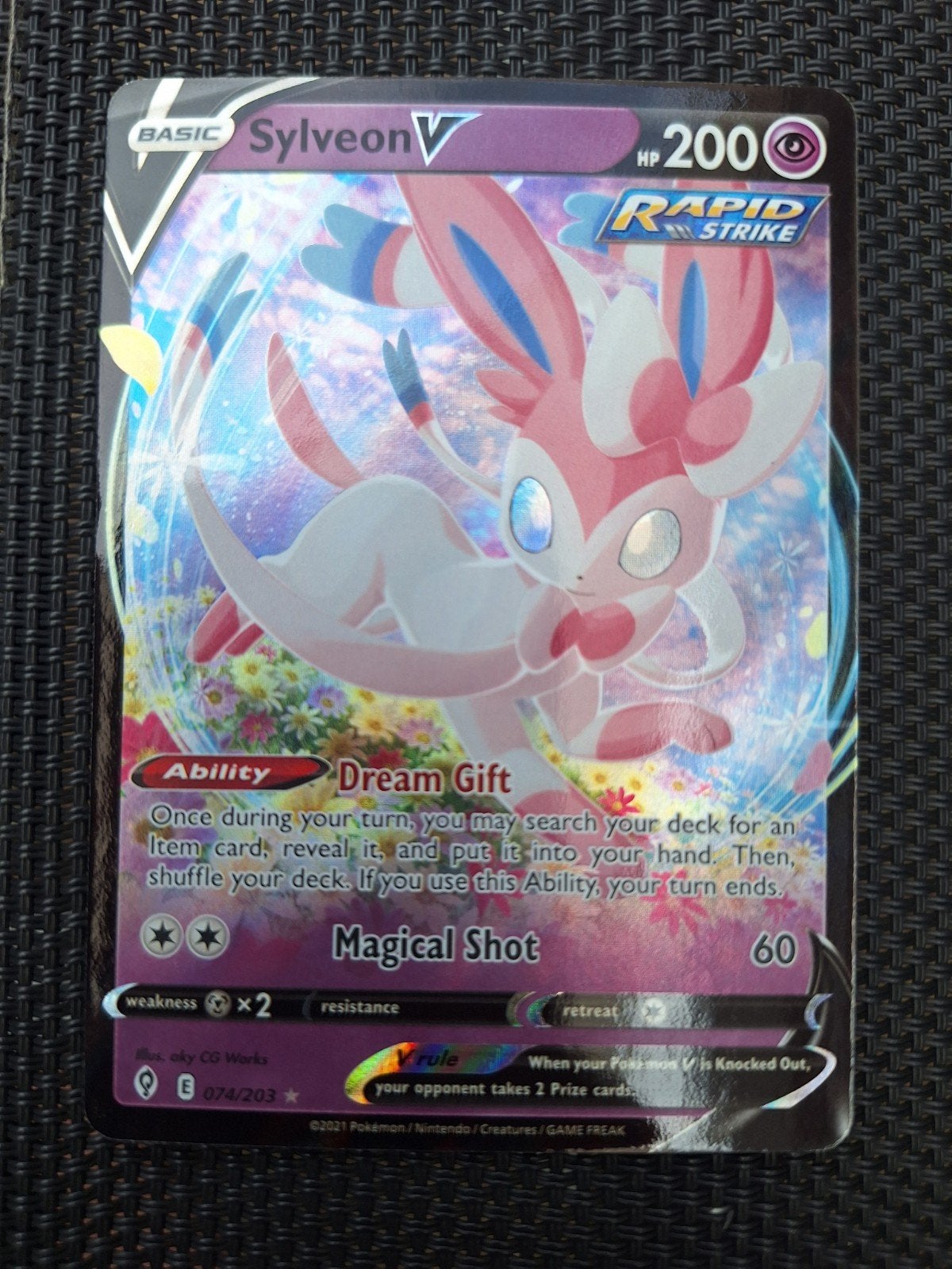 Pokémon Sylveon V 074/203 evolving skies, Ophalen of Verzenden, Zo goed als nieuw