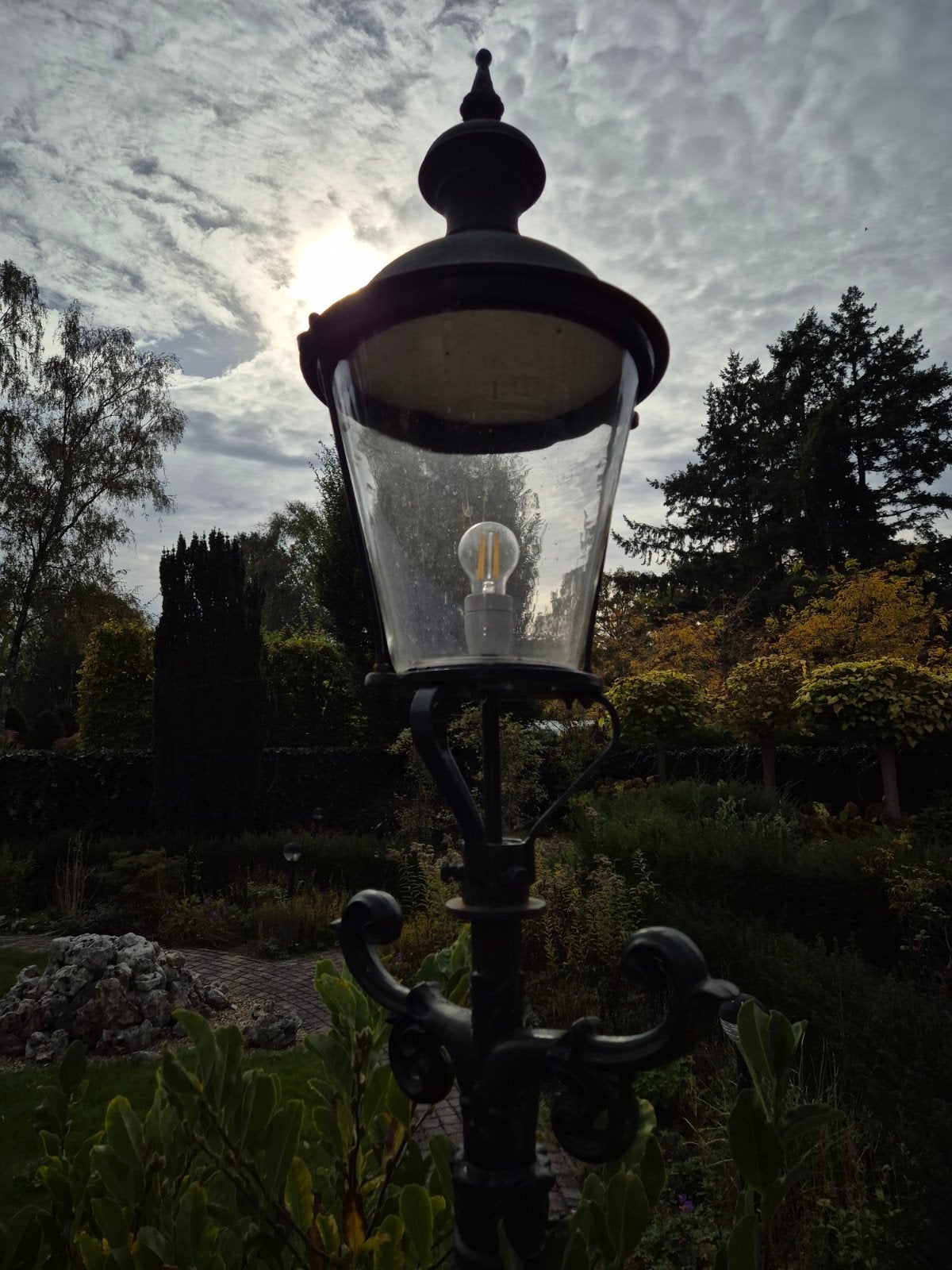 Grote Gietijzeren Tuinlantaarn - Klassieke Buitenverlichting, Tuin en Terras, Ophalen, Gebruikt, Minder dan 50 watt, Staande lamp